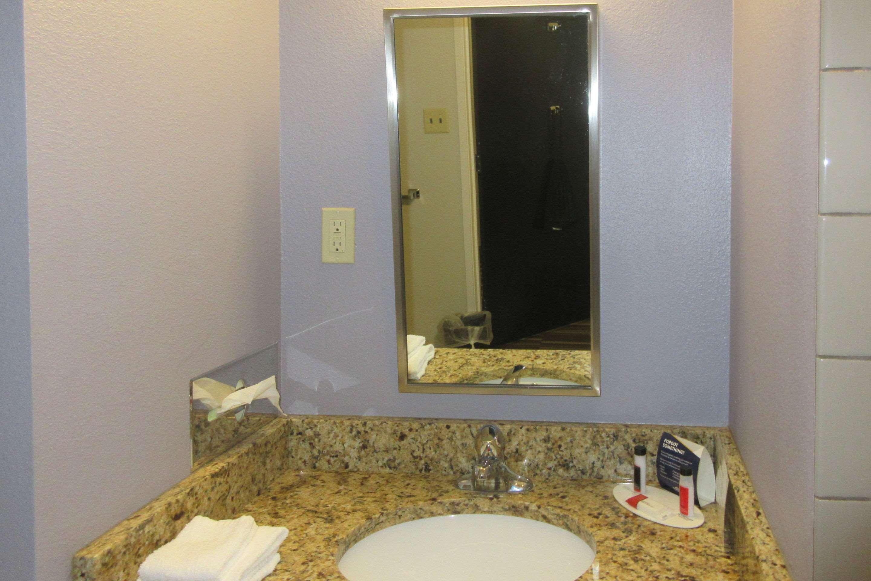 Quality Inn & Suites Caldwell I-77 Kültér fotó